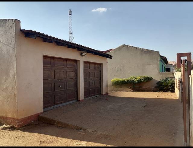 2 BEDROOM HOUSE FOR SALE IN LAKESIDE